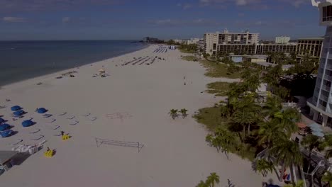 4K-Drohnenvideo-Von-Strandhütten-Und-Sonnenschirmen-Im-Bellwether-Resort-Am-Golf-Von-Mexiko-In-St