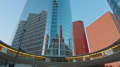 Die-Chevron-Skybridge-Befindet-Sich-In-Der-Innenstadt-Von-Houston,-Texas-Und-Verbindet-4-Bürogebäude-Im-2.-Stock