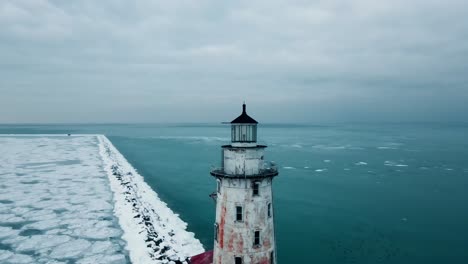 Red-light-flashing-on-top-of-lighthouse