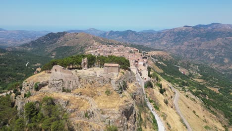 Ruins-in-Mountain-Village-Geraci-Siculo,-Sicily,-Italy---Aerial-4k