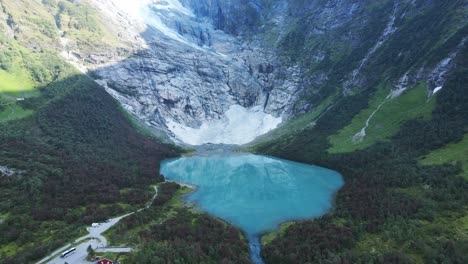 Boyabreen-glacier-and-lake-beneath-it