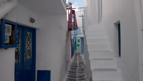 The-streets-of-little-Venice-in-Mykonos
