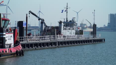 Barco-De-La-Armada-Holandesa-En-Eemshaven-Para-Hacer-Ejercicio-Costa-Arenosa-2021