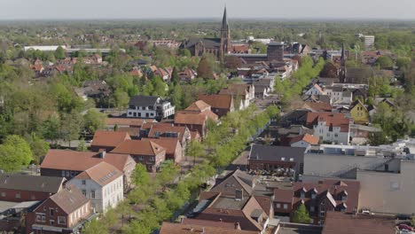 Centro-Histórico-De-La-Ciudad-En-El-Norte-De-Alemania-Papenburg-Drone-Shot
