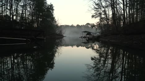 Foggy-morning-on-Lake-Lanier-near-Cumming,-Georgia
