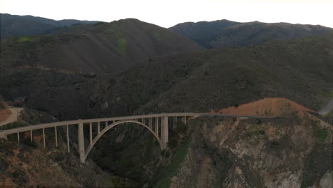 Bixby-Bridge-In-Big-Sur-Bei-Sonnenaufgang,-Kalifornien
