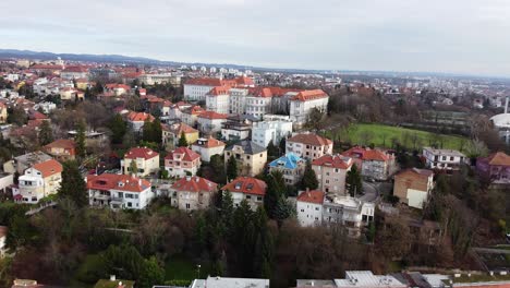 Luftaufnahme-Des-Mehrfamilienhauses-In-Der-Altstadt-Von-Zagreb,-Kroatien
