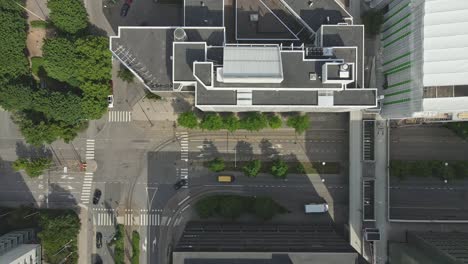 Top-down-view-of-an-intersection-with-traffic-in-Helsinki-on-summer-day