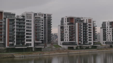 New-modern-prestigious-apartments-along-the-embankment-in-Prague