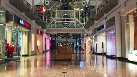 Empty-mall-during-the-holiday-season