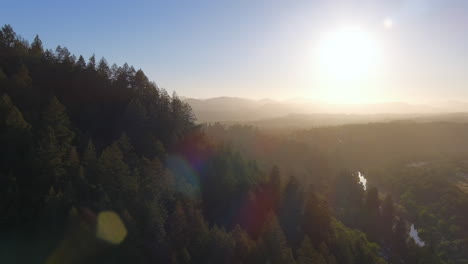 Sunrise-Over-Forested-Mountain-Near-Del-Rio-Woods-Regional-Park-In-Healdsburg,-California