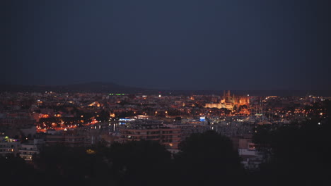 Palma-De-Mallorca-Titel-Eröffnungstext-Szene-Stadtbild-Lichter-Bei-Nacht