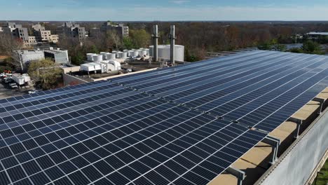 Rooftop-solar-panel-array-on-parking-garage