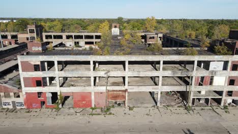 Derelict-multi-story-building-in-Detroit-city,-aerial-side-fly-view
