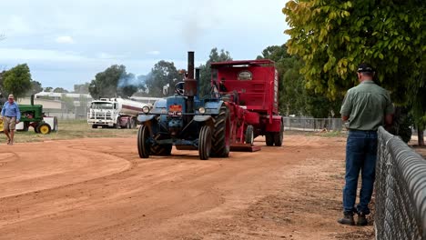 Yarrawonga,-Victoria,-Australia---14-October-2022:-An-old-Lanz-Bulldog-tractor-competing-in-a-tractor-pull-competition-at-Yarrawonga
