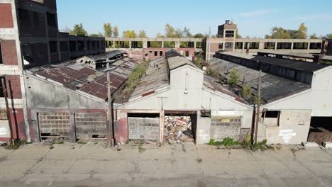 Abandoned-warehouse-or-factory-building-in-Detroit,-aerial-drone-view