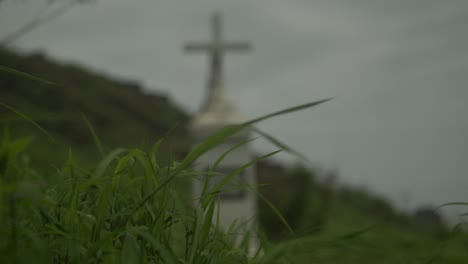 Out-of-focus-monument,-Cross-in-the-hills