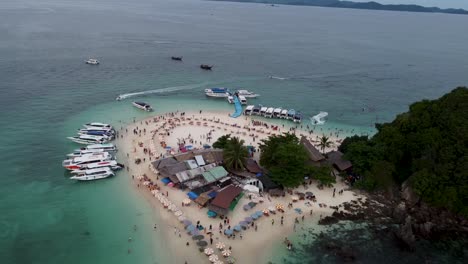 Una-De-Las-Hermosas-Playas-De-Phuket,-Tailandia