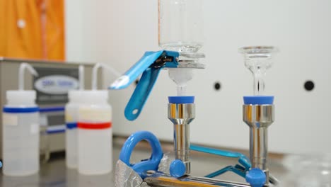 Filtering-water-through-a-beaker-in-a-science-lab-during-an-experiment