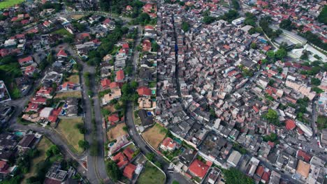 Dos-Barrios-Residenciales-Contrastantes-En-Sao-Paolo,-Brasil