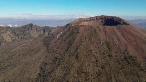 Orbiting-aerial-view-towards-Mount-Vesuvius-peak,-South-Italy-on-sunny-day