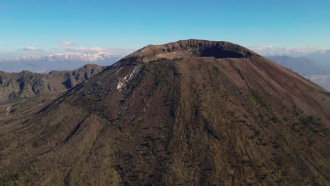 Aerial-view-rising-to-Mt-Vesuvius-summit,-sunny-South-Italy-hiking-landscape