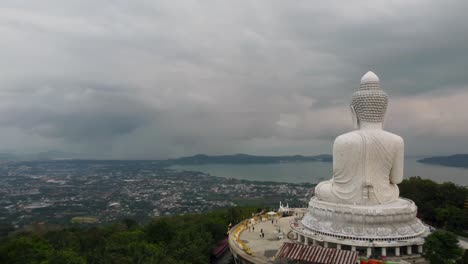 Gran-Estatua-De-Buda-En-Phuket,-Tailandia