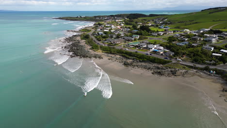 Drone-flight-along-picturesque-coastline-of-Riverton,-New-Zealand