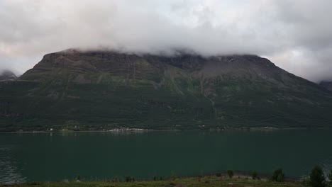 Wolken-über-Den-Norwegischen-Bergen-Im-Zeitraffer