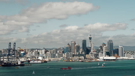 Horizonte-De-La-Ciudad-De-Auckland-Nueva-Zelanda-Con-Torre-Del-Cielo
