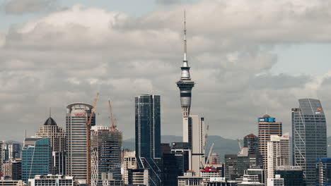 Horizonte-De-La-Ciudad-De-Auckland-Nueva-Zelanda-Con-Torre-Del-Cielo