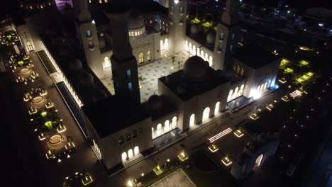 La-Mezquita-Sheikh-Zayed-Solo-Es-Una-Gran-Mezquita-En-Surakarta,-Punto-De-Referencia-Surakarta