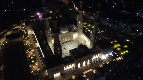 Sheikh-Zayed-Solo-Moschee-Ist-Eine-Große-Moschee-In-Surakarta,-Dem-Wahrzeichen-Von-Surakarta
