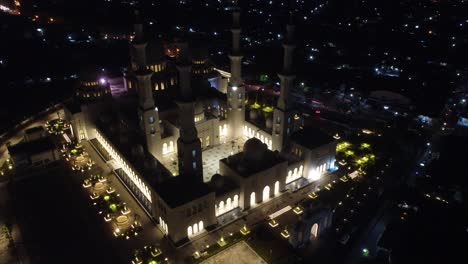 Sheikh-Zayed-Solo-Moschee-Ist-Eine-Große-Moschee-In-Surakarta,-Dem-Wahrzeichen-Von-Surakarta