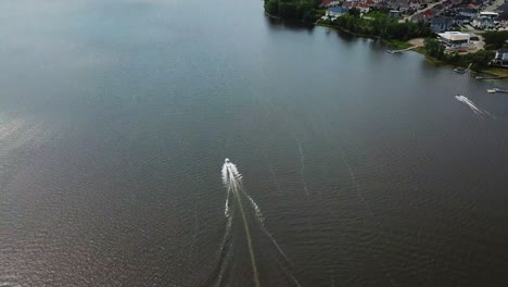 Drone-shot-of-a-speedy-boat-in-a-large-lake