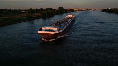 Zwijndrecht,-Netherlands---04-September-2022:-Maxima-cargo-ship-navigating-the-winding-river