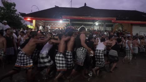 Balinese-people-celebrate-Galungan