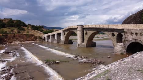 Antiguo-Puente-De-Piedra-En-La-Ciudad-De-Kalabaka-Cerca-De-Meteora-En-Grecia