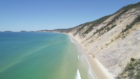 Drone-Shot-Of-White-Sandy-Shore-At-Rainbow-Beach-In-Queensland,-Australia