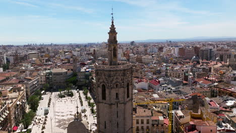 Torre-del-Micalet-With-City-Sights-In-Valencia,-Spain