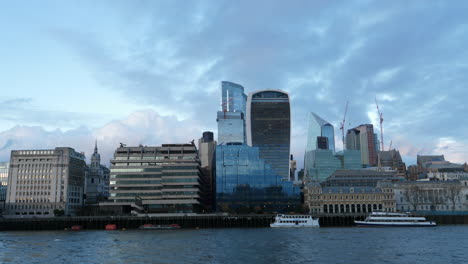 London-City-Financial-District-Skyline-Und-Themse