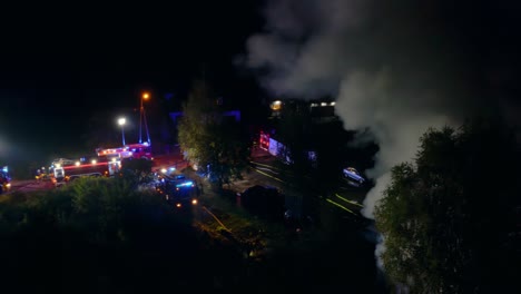 Night-scene-of-the-firefighters'-battle-with-the-dangerous-element