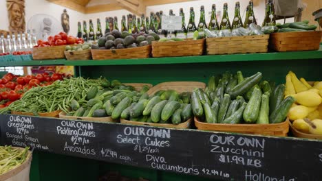 Gemüse-Zum-Verkauf-In-Der-Bio-Abteilung-Eines-Lebensmittelgeschäfts