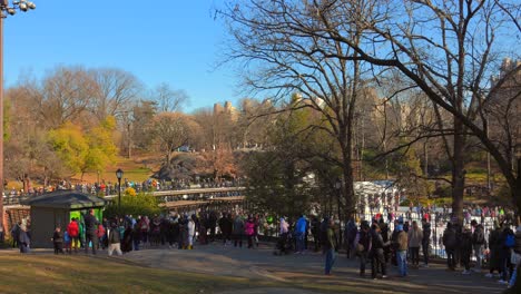 Crowded-People-At-The-Ice-Rink-Zone-At-Central-Park-In-Manhattan,-New-York-City,-USA