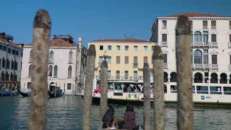 People-At-The-Ferry-Boat-Traveling-In-Grand-Canal-In-Venice,-Italy
