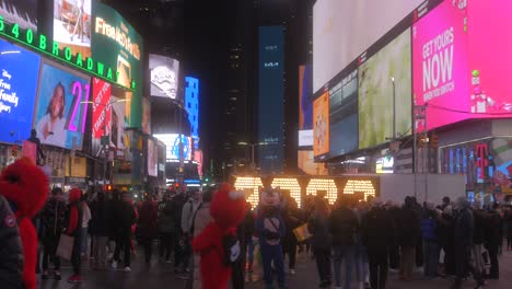 Crowded-Street-With-Illuminating-Digital-Billboards-In-Times-Square-At-Night-In-New-York-City,-USA
