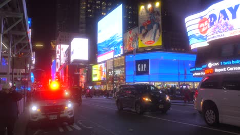 Popular-Tourist-Destination-On-Times-Square-At-Nighttime-In-New-York-City,-United-States