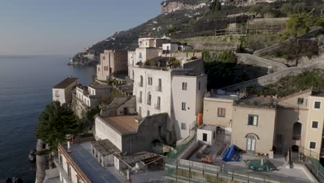 Minori,-Campania-Costa-De-Amalfi-Hacia-Arriba-Para-Revelar-El-Camino-A-La-Costa