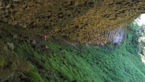 Cave-in-Santa-Ana-waterfall,-rock-ceiling-and-people-admiring
