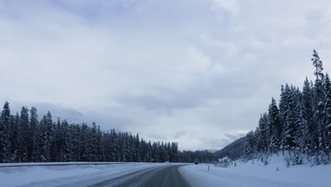 Fahren-In-Banff,-Alberta-|-4k-|-Winter-Wunderland